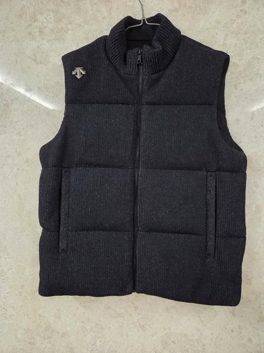 데상트 덕다운 패딩 조끼 105