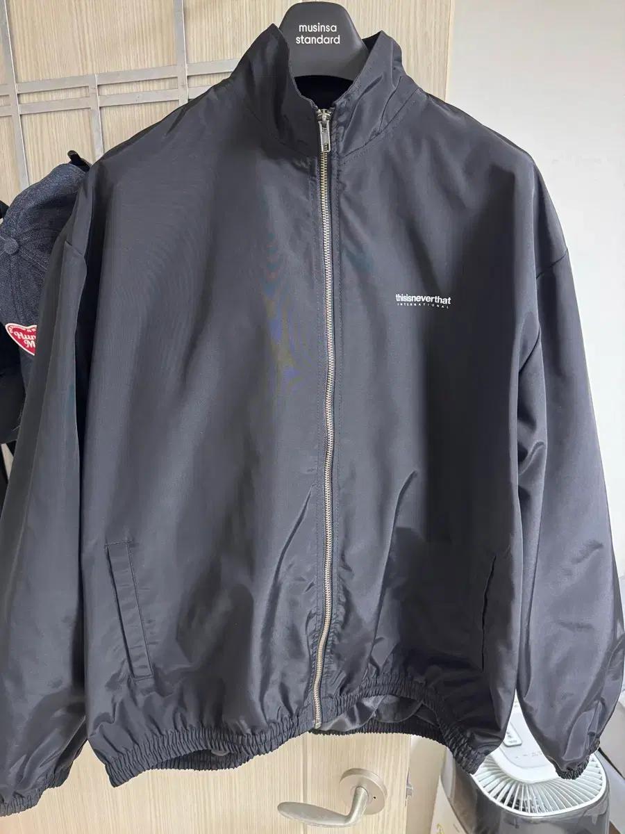 디스이즈네버댓 INTL. Team Jacket Black