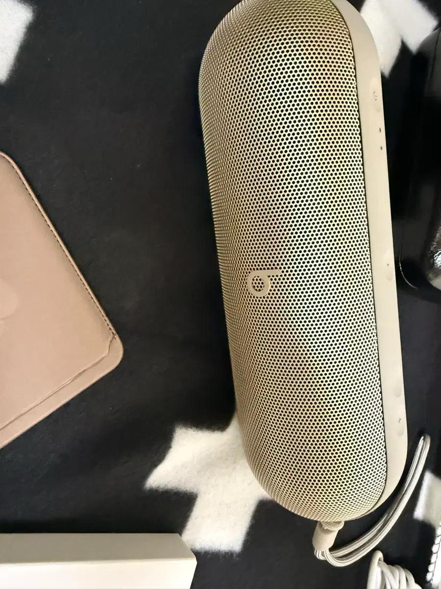 Beats Pill+ 스피커 베이지