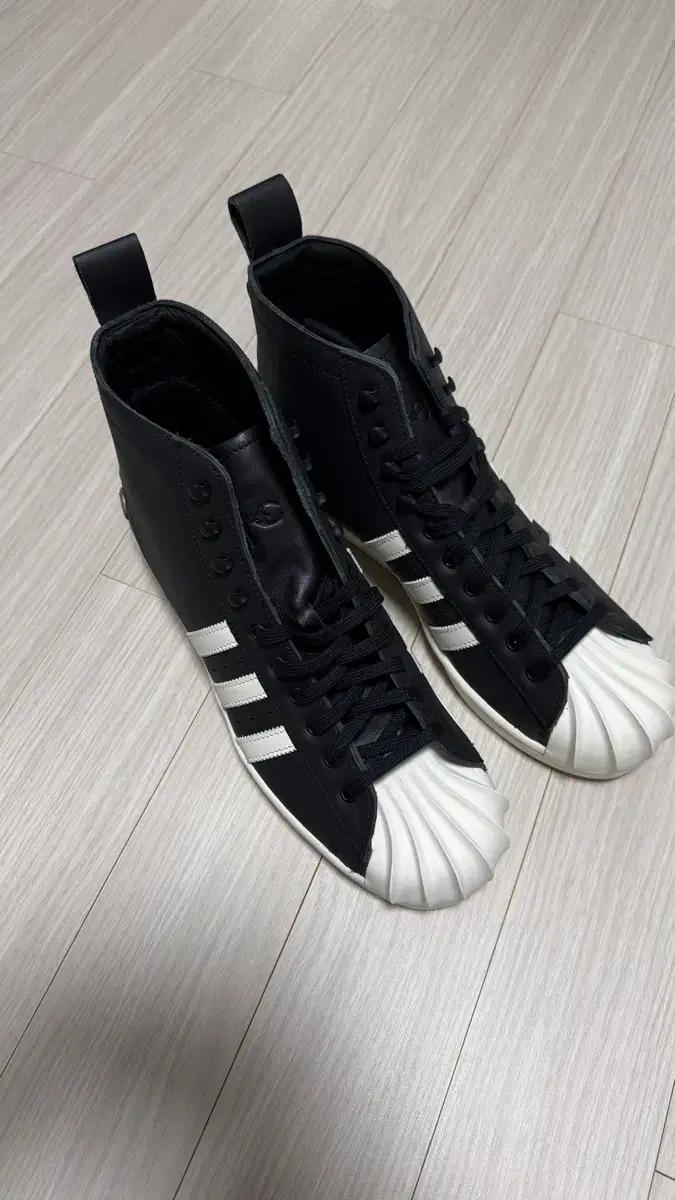 아디다스 x 떠그 클럽 슈퍼스타 부츠