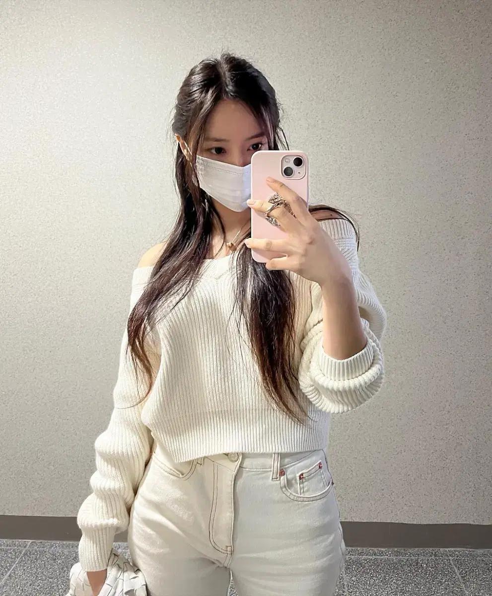 알렉산더왕 아이보리 브이넥 니트 (새상품)