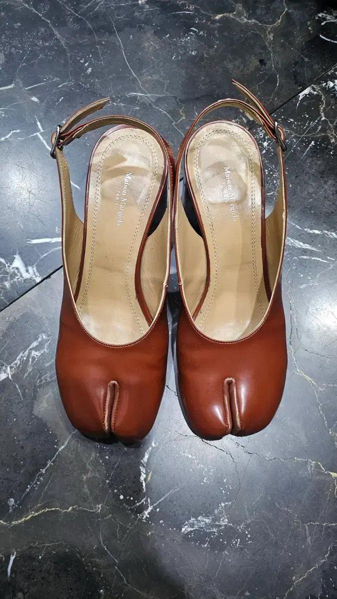 메종 마르지엘라 타비 슬링백 펌프스