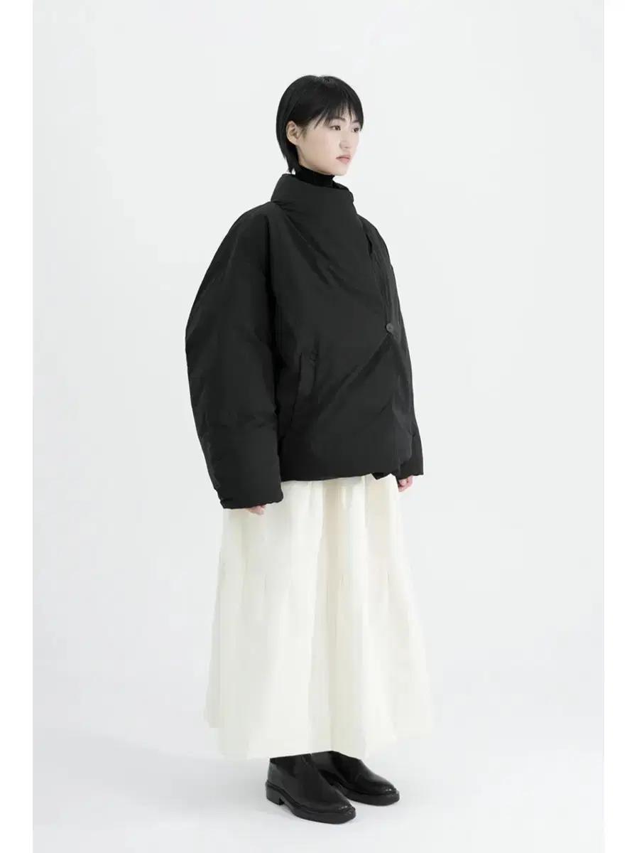 유노이아 구스다운 숏코트 패딩