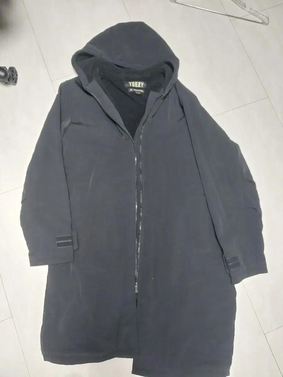 아디다스 이지 시즌1 쉐르파코트 팝니다