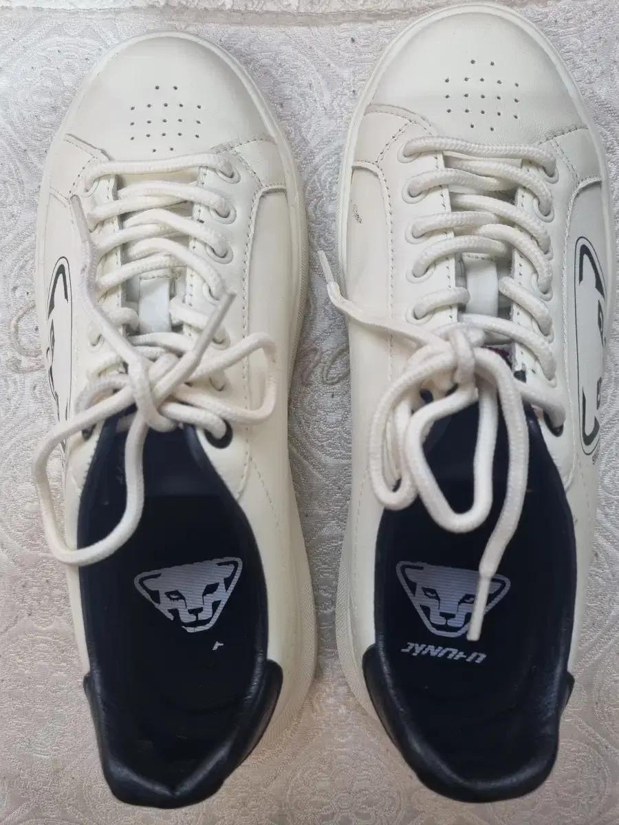 다이나핏 화이트 스니커즈 운동화