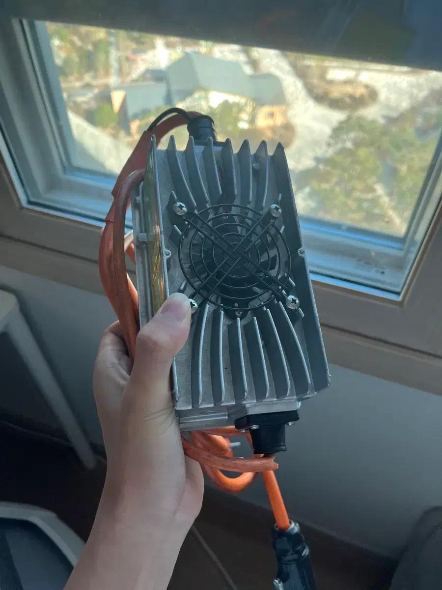 써론 라이트비 x 충전기