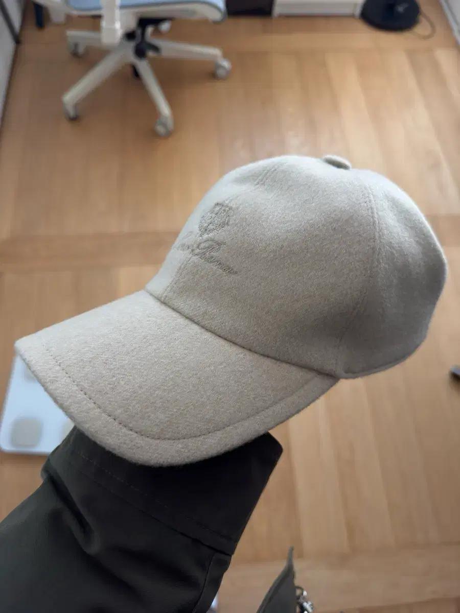 로로피아나 캐시미어 볼캡