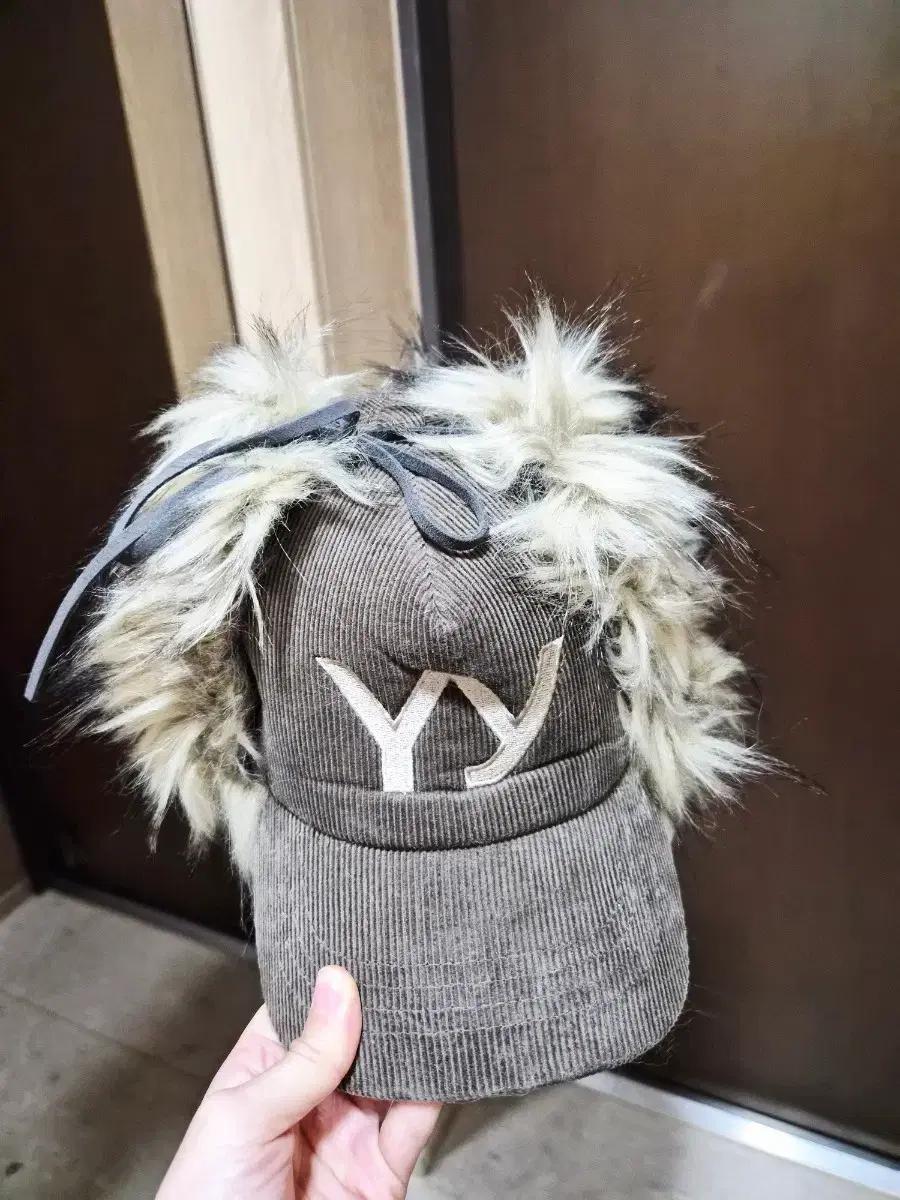 open yy 이어플랩 카키 (택있)