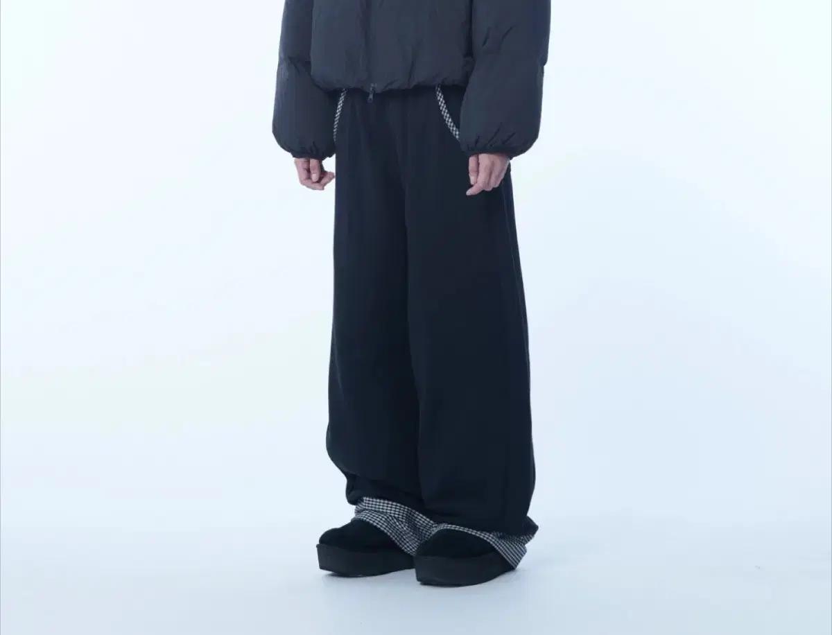 더콜디스모먼트 체크 바지