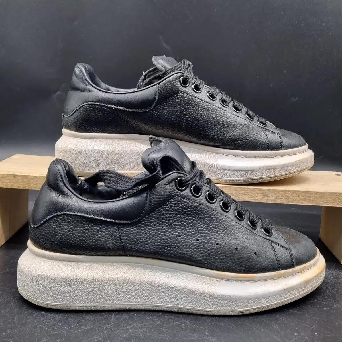 알렉산더맥퀸 스니커즈245