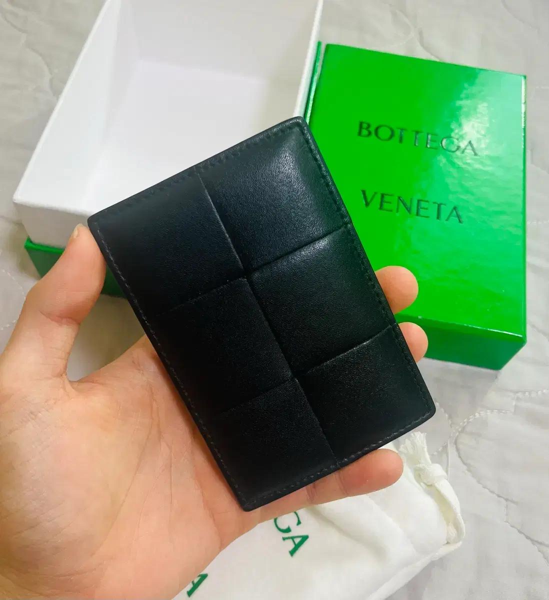 [새상품급]보테가베네타 카세트 블랙 카드지갑