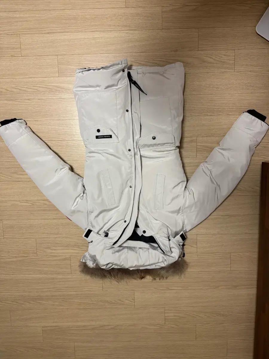 캐나다구스 화이트 패딩 코트 (여성)