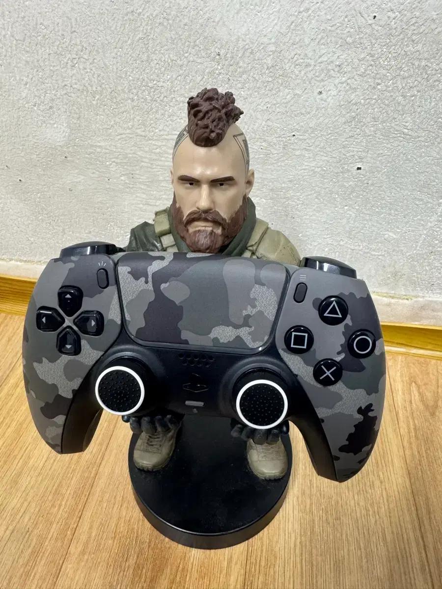 플스5 콜오브듀티 루인 듀얼센스 피규어 ps5