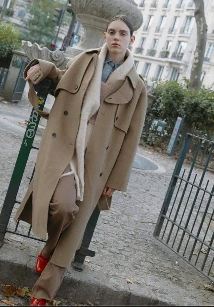 보카바카 베이지 롱코트 수지착용제품