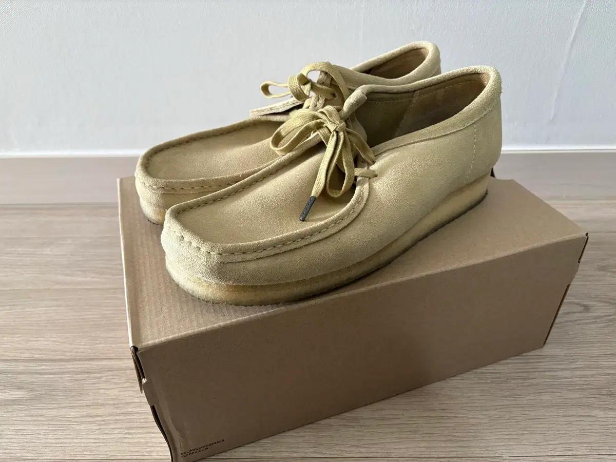 클락스 왈라비 메이플 스웨이드 UK9/280