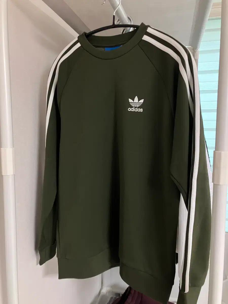 아디다스 맨투맨