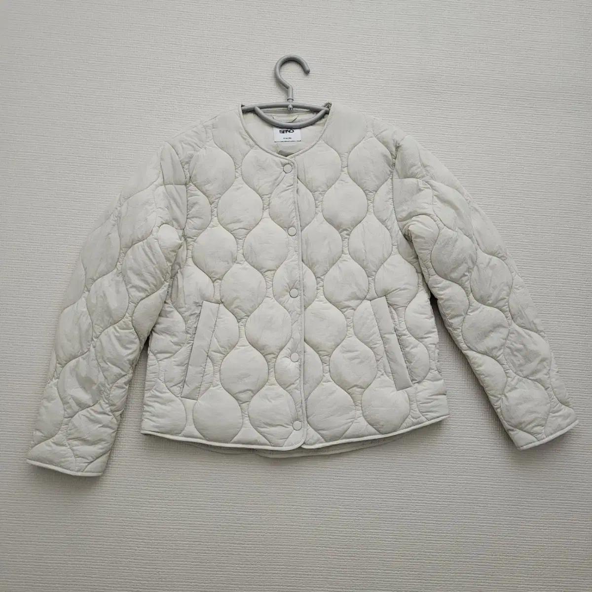 # 스파오 씬라이트 퀼팅 재킷 M