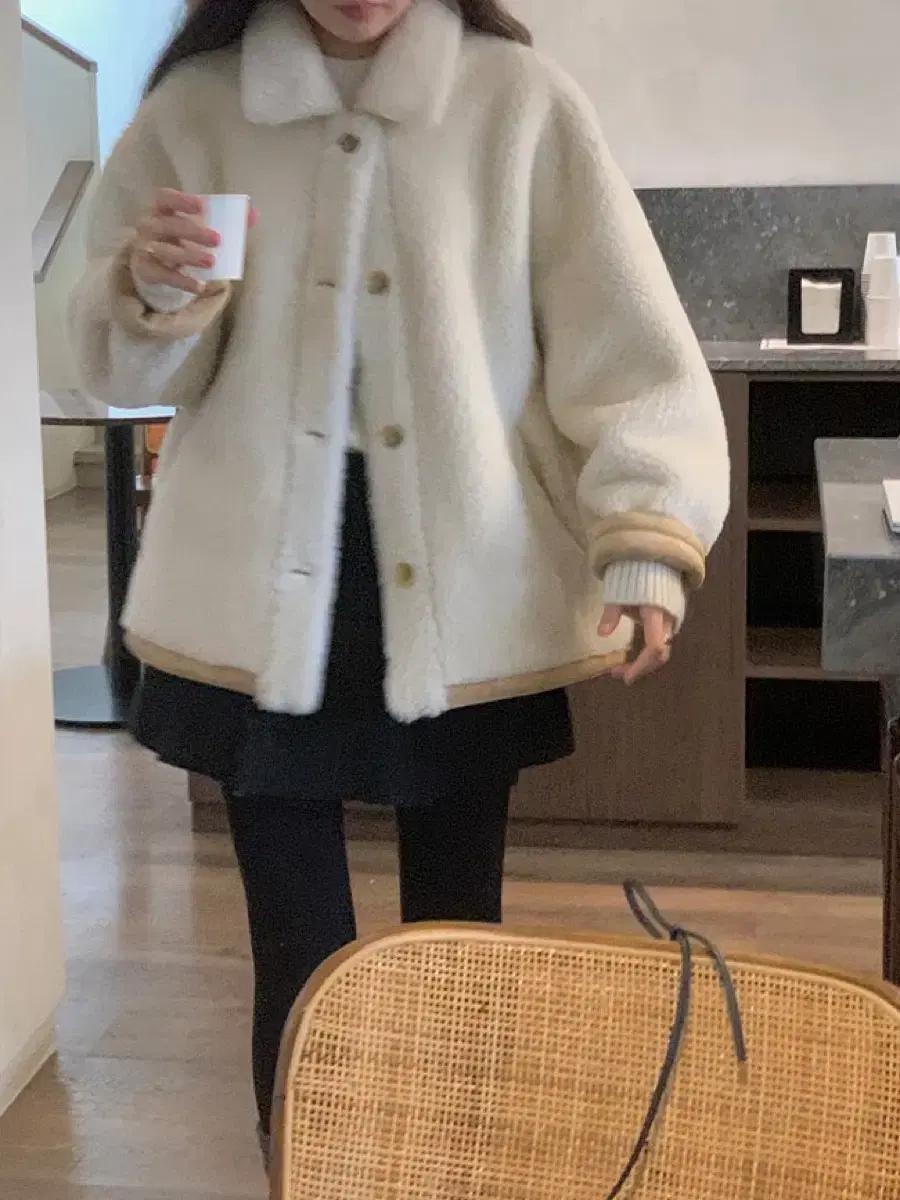 새상품) 뮤렛 스너글 리버시블 무스탕