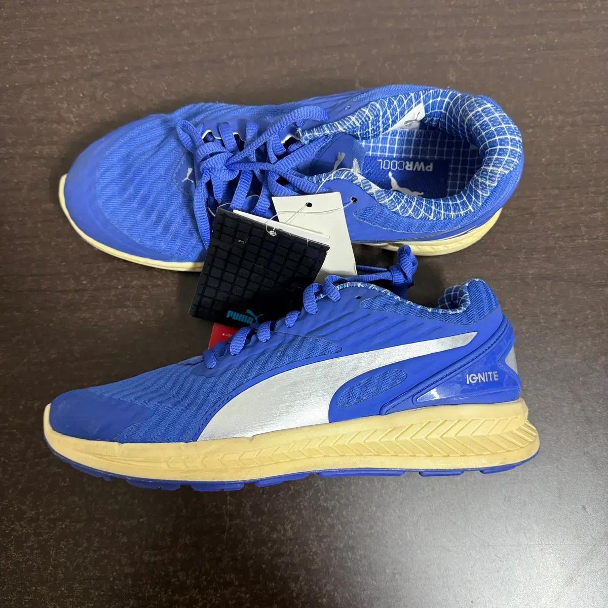 새상품 퓨마 운동화 여230사이즈ㅡ1203