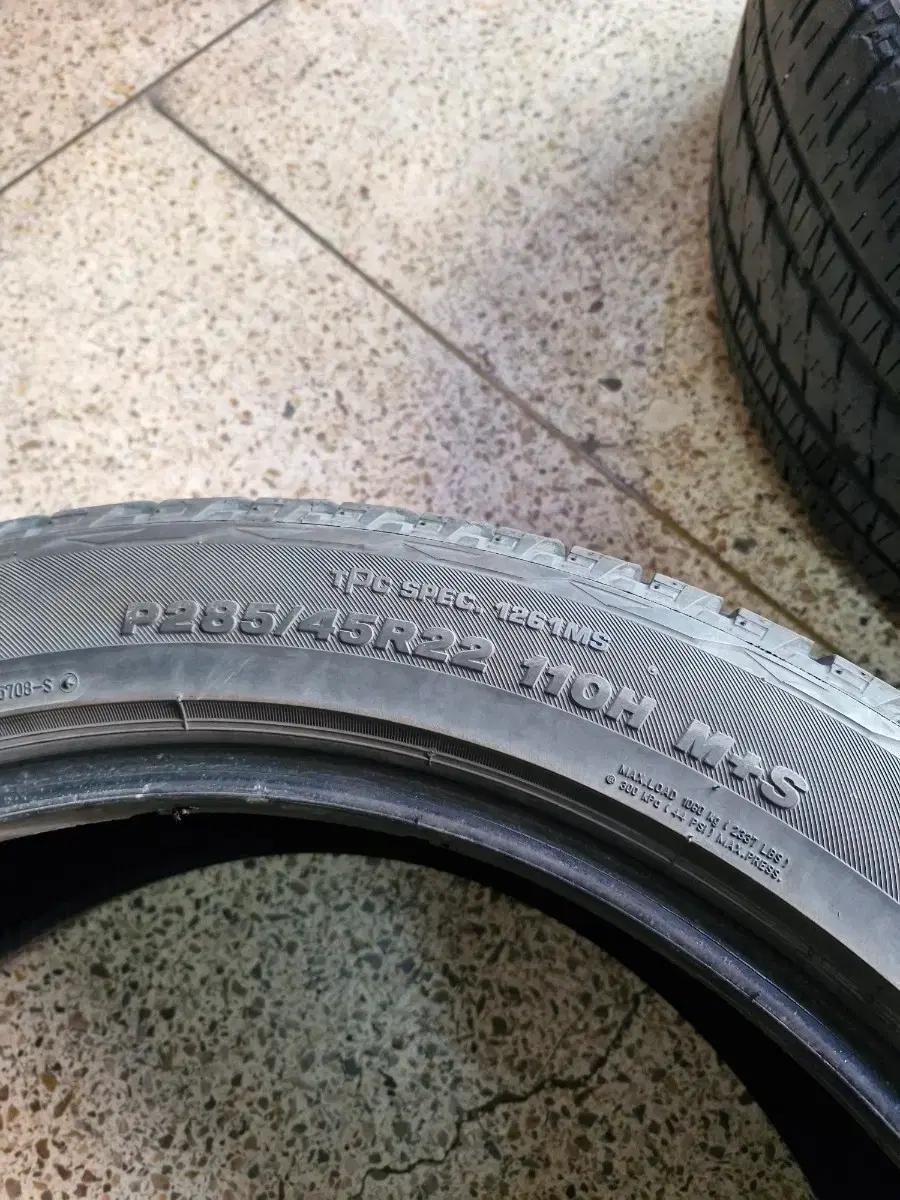 중고타이어 에스컬레이드 브리지스톤 285/45R22