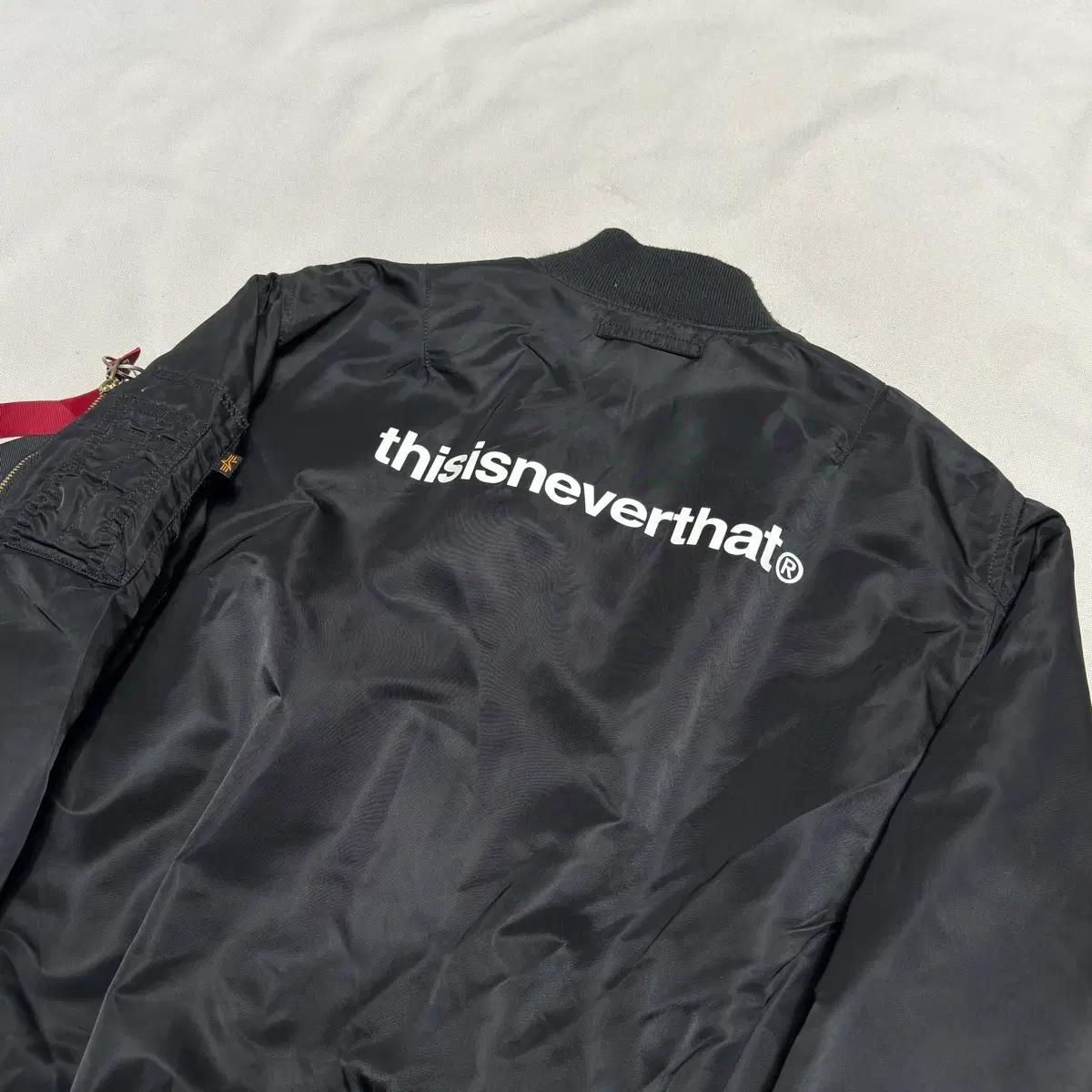 L 알파인더스트리 X 디스이스네버댓 리버시블 항공 자켓