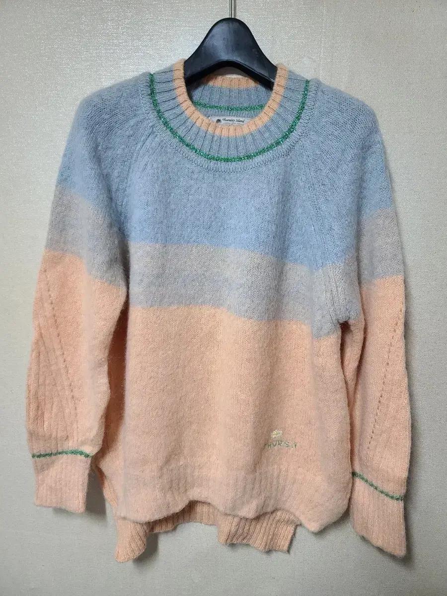 써스데이아일랜드 그라데이션 풀오버 니트