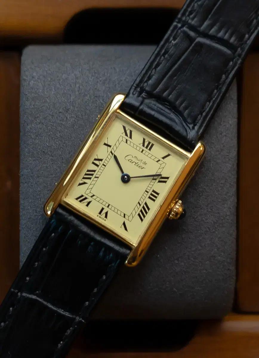까르띠에 머스트 탱크 lm 쿼츠 시계