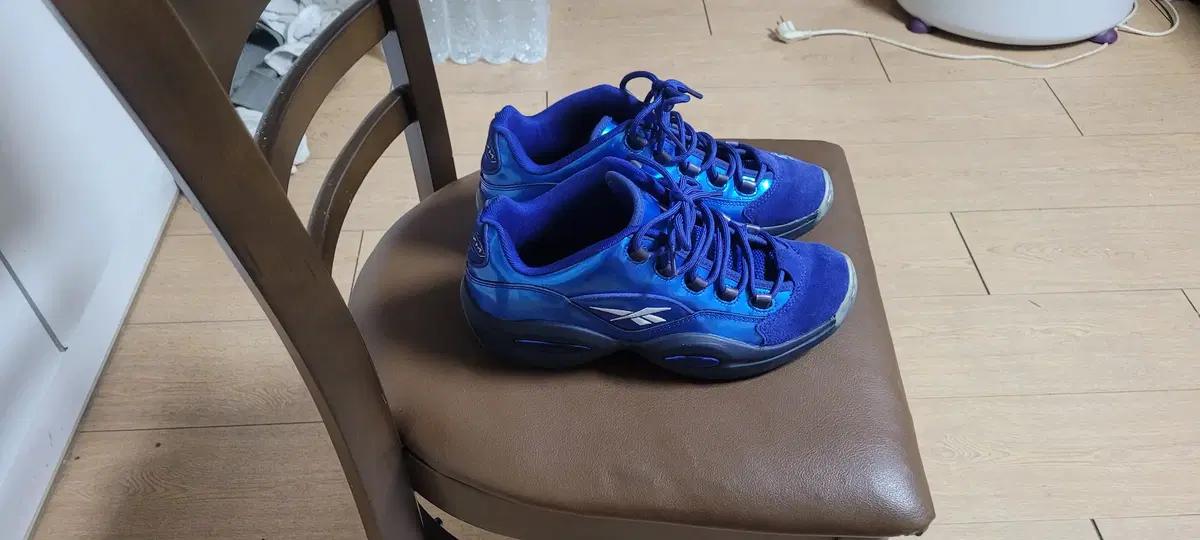 리복 퀘스천 로우 파니니 270 팝니다...