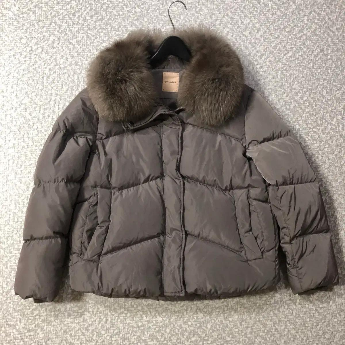 씨씨콜렉트 21년 정가64만원대 왕폭스 구스 여자 숏패딩 다운 코트 점퍼