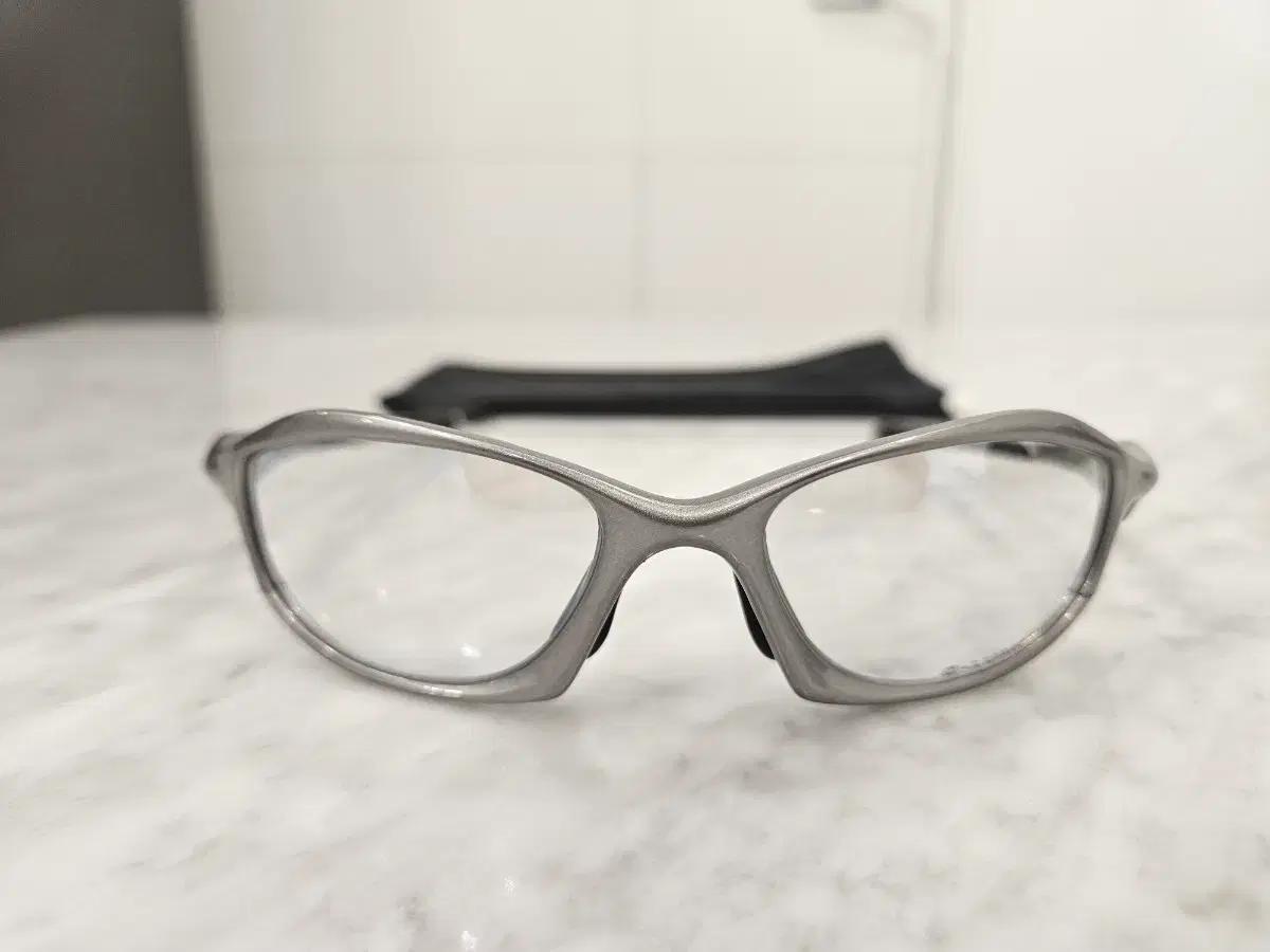 Oakley 해칫. 햇칫(Hatchet) 와이어 / 머큐리 티타늄 클리어