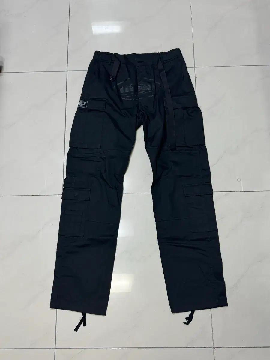 [L] 코르테이즈 게릴라즈 카고 팬츠 트리플 블랙