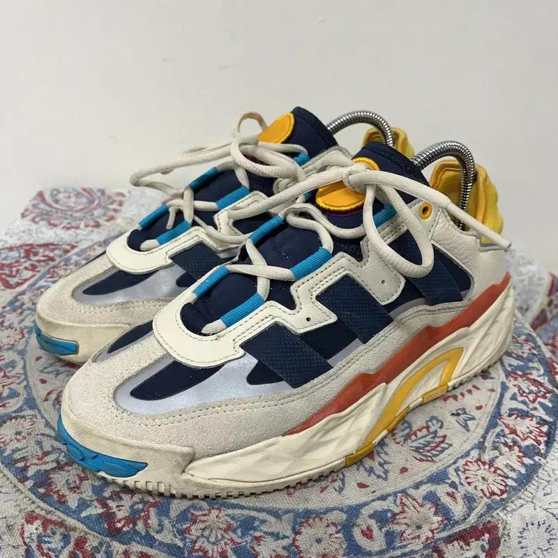 아디다스 나이트볼 운동화 신발 235 E00604