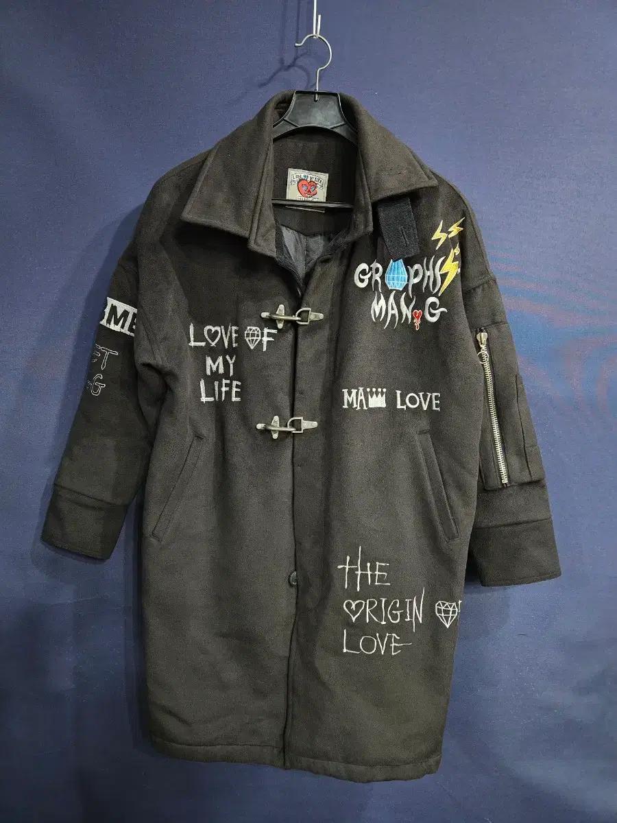 LOVE OF MY LIFE 자수 블랙 남성 세미오버핏 100 반코트