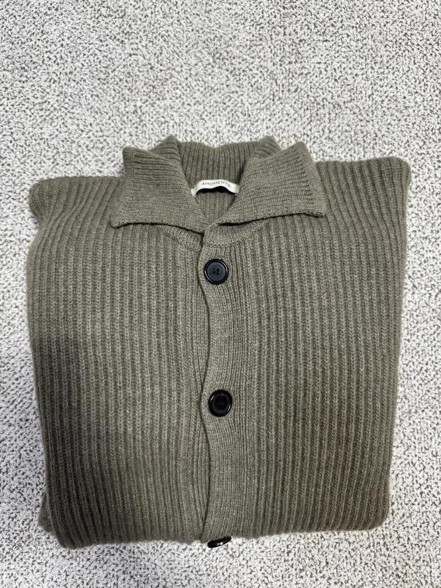 아모멘토 맨즈 버튼 업 가디건