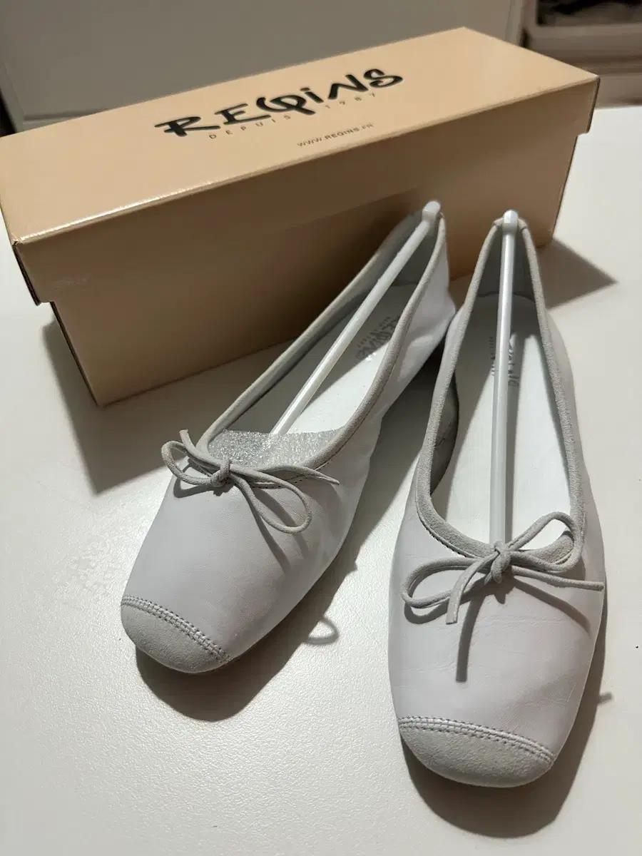 (새상품)REQINS 흐꺙 하모니 발레리나 플랫슈즈 무광 블랑