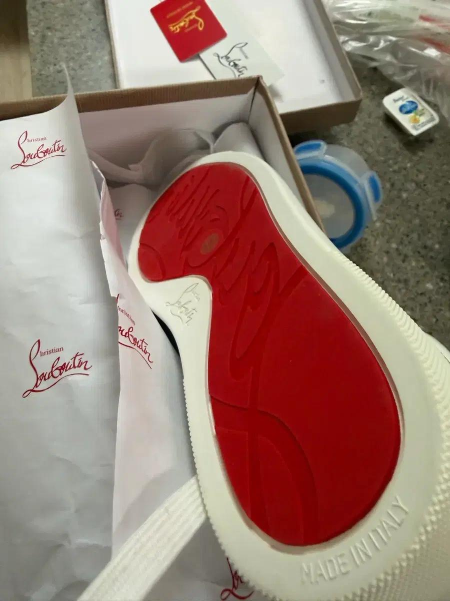 크리스찬 루부탱  화이트 스니커즈 급처 마지막가격