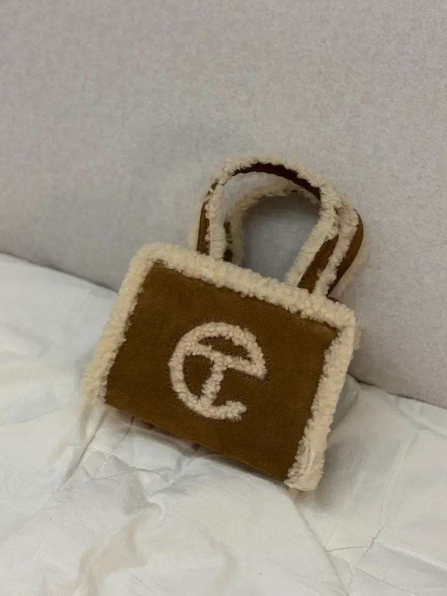 정품 어그x텔파 콜라보 가방