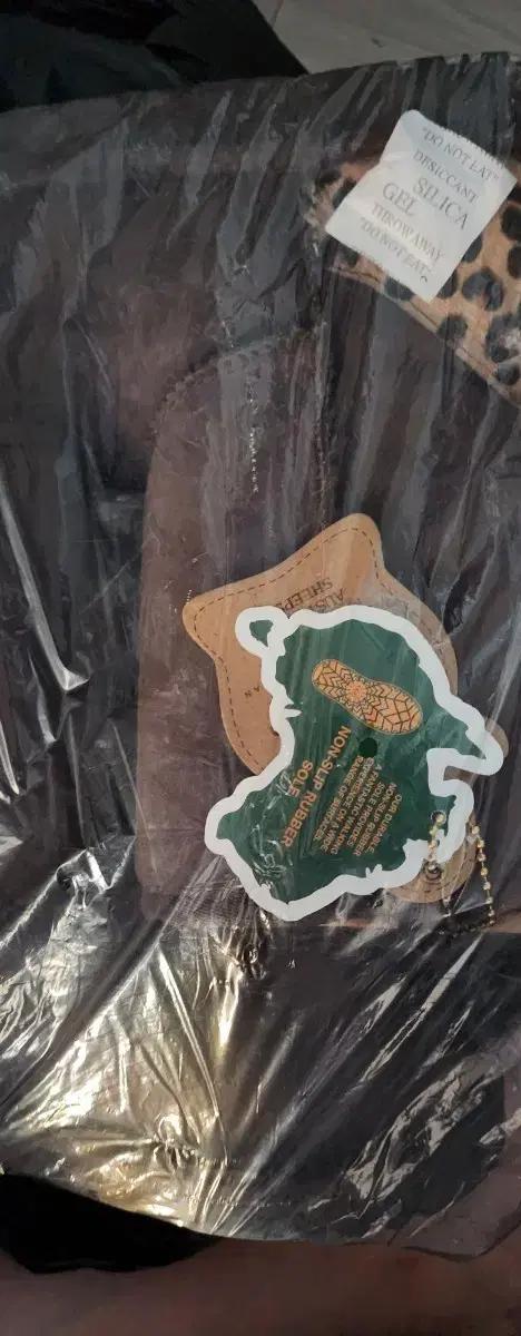 Australian Sheepskin 부츠 레오파드 패턴. 호주 어그