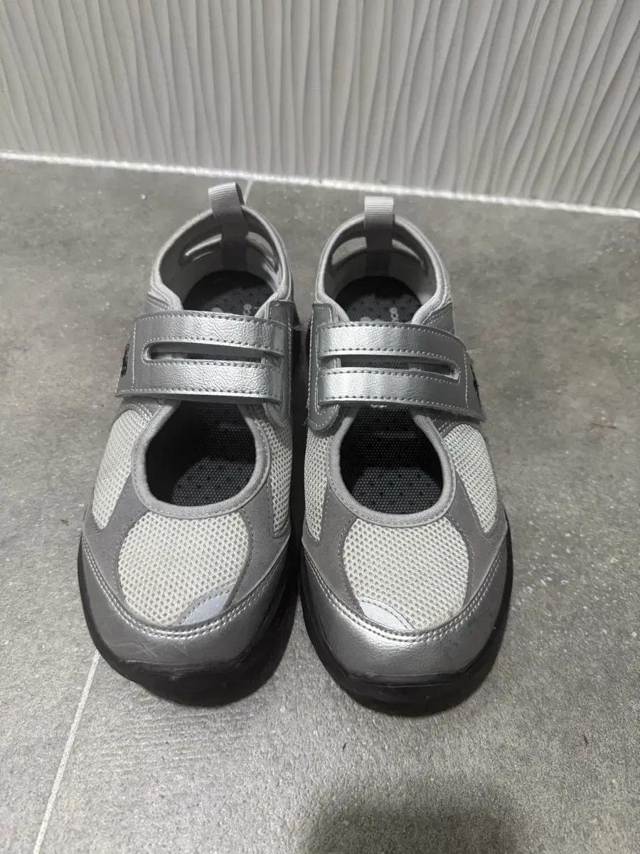 뉴발란스 브리즈 SD2202 메탈릭 실버