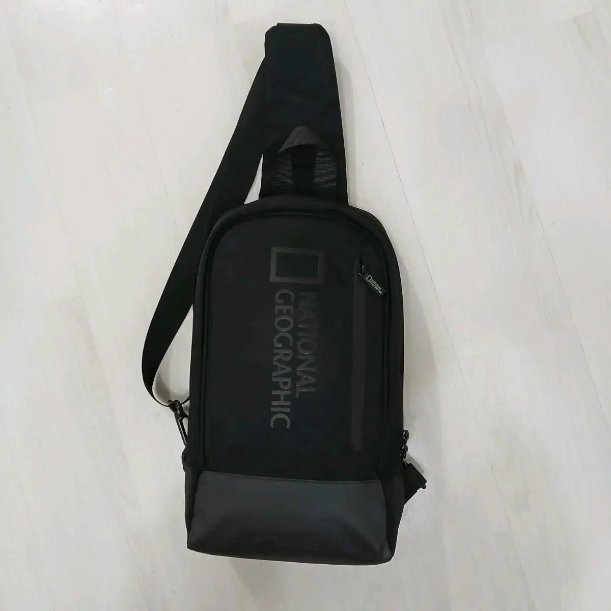 미사용 내셔널지오그래픽 슬링백 정품 공용