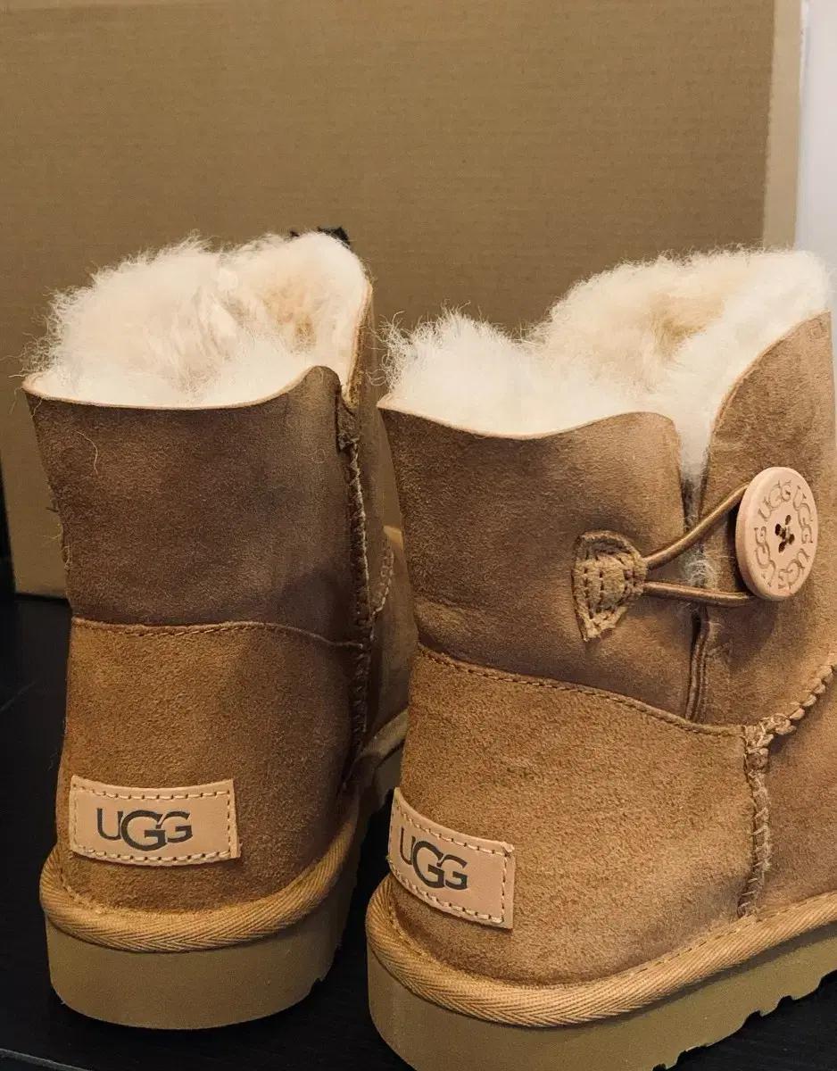 UGG 미니 베일리 버튼 II 부츠 새제품
