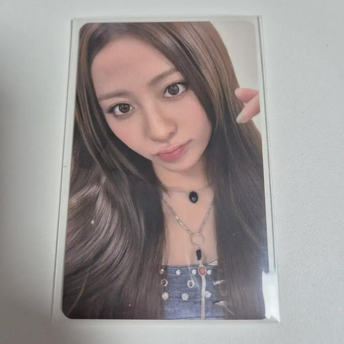 르세라핌 허윤진 도쿄돔 앙콘 멤버십 한정 포카