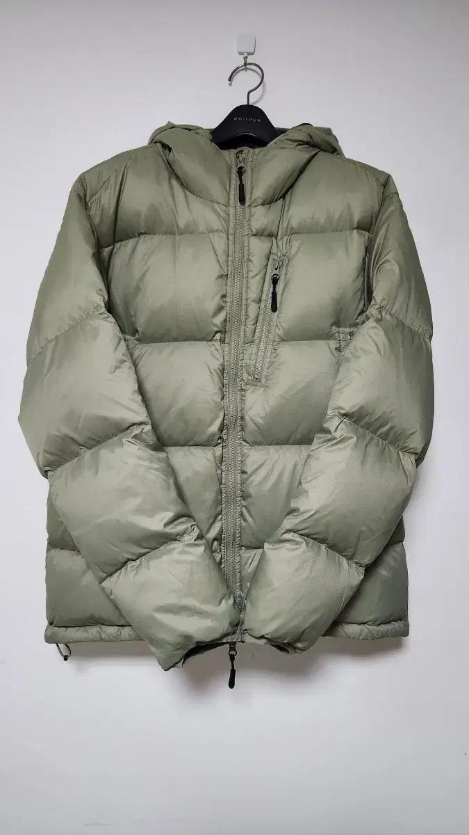 아웃스탠딩 마운틴 다운 파카 올리브그린 L사이즈 팝니다
