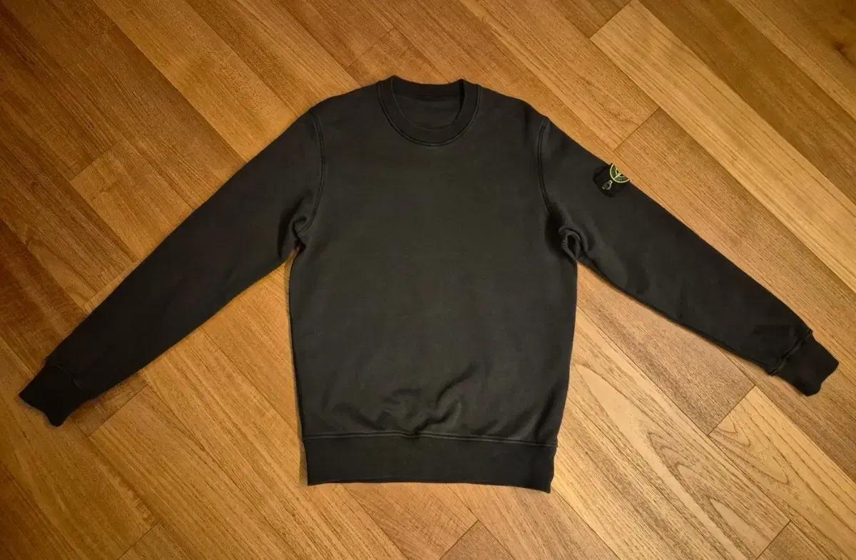 스톤아일랜드 23ss 맨투맨 블랙 백화점정품 M