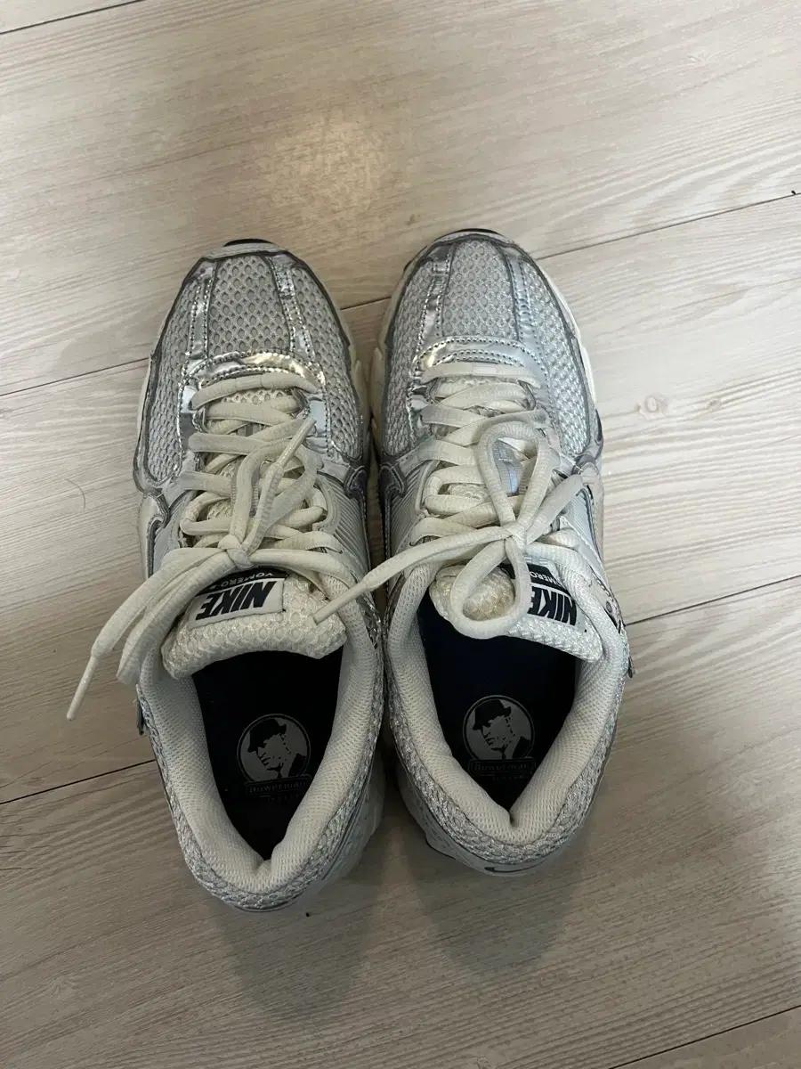 나이키 줌 보메로 5 포톤 더스트 그리드아이언 260