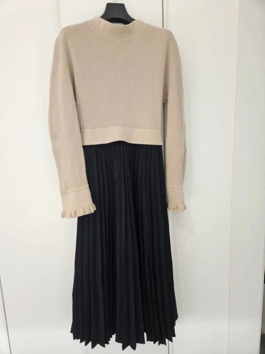 한섬 sjsj 니트 플리츠 원피스 (76사이즈 / 44) 베이지