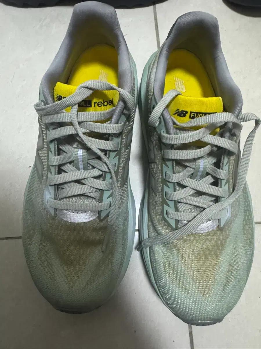 뉴발란스 러닝화 퓨어셀 레벨5