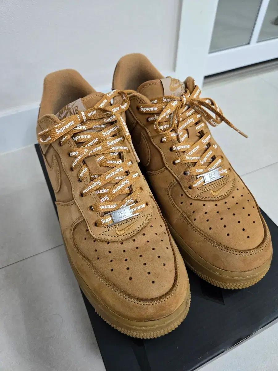 나이키 x 슈프림 에어포스 1 로우 플랙스 270사이즈