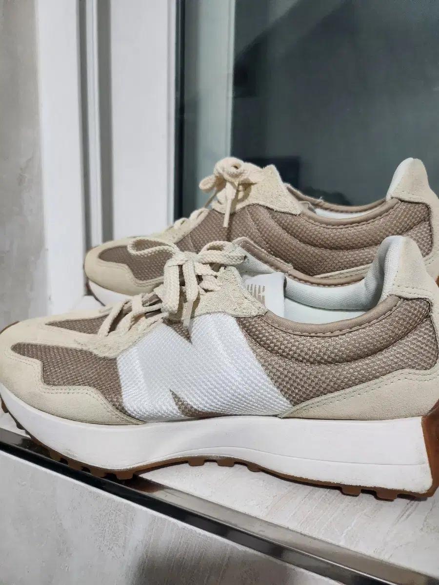 뉴발란스 327 베이지 스니커즈 275mm