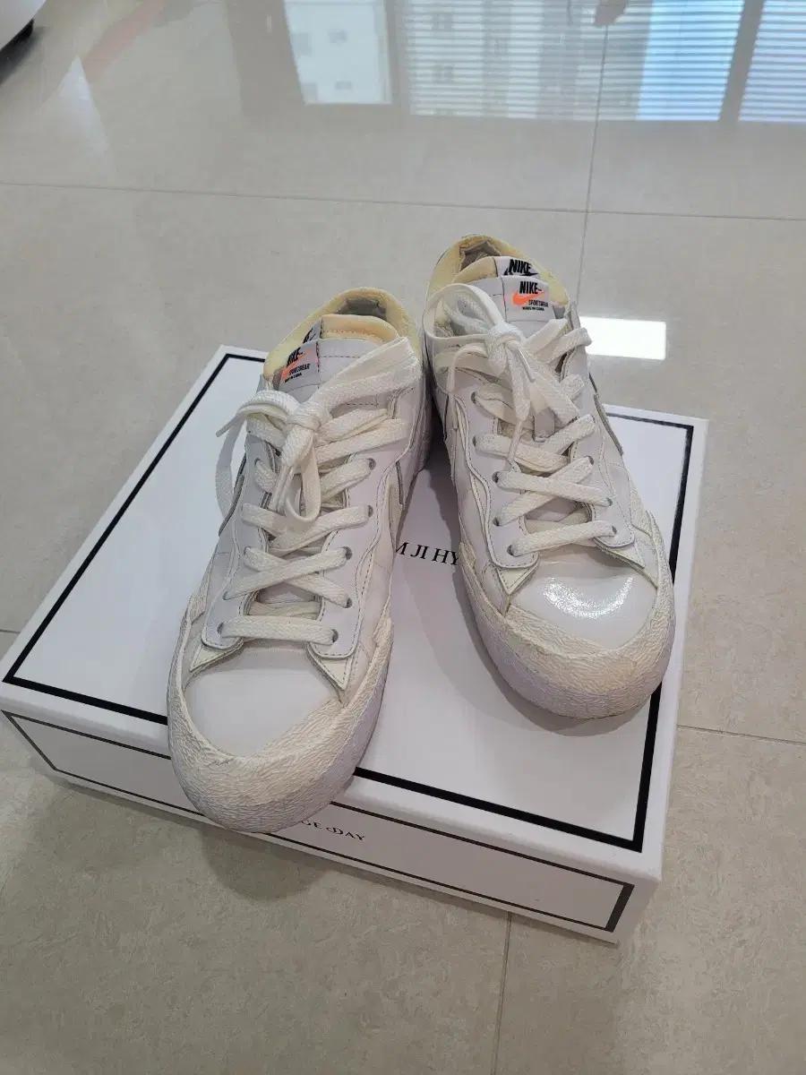 NIKE X Sacai 블레이져로우 화이트270